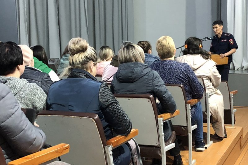 В Заиграевском районе автоинспекторы приняли участие в общешкольных родительских собраниях